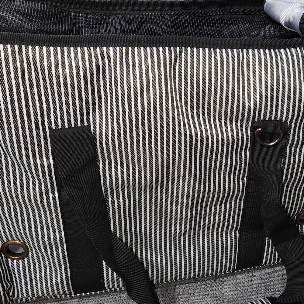 Striped Black and White pet carrier - Picture 7 of 9